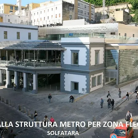 Konukevi O Vic' Stritt' Napoli